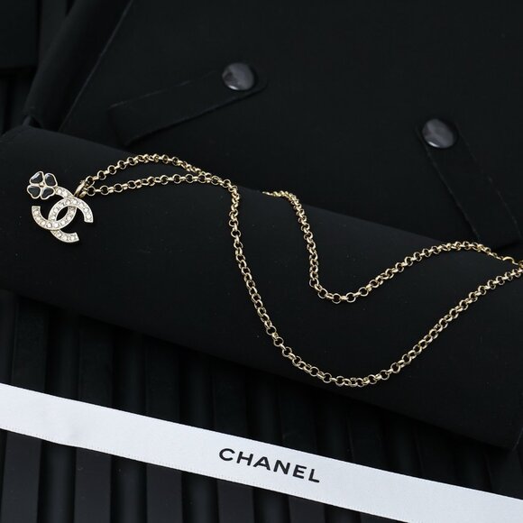 Chanel necklace✅Authentic - Picture 2 of 6